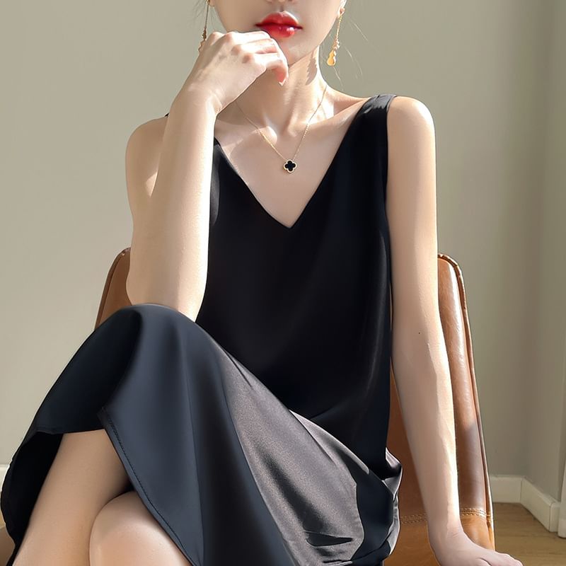 Sleeveless V-Neck Plain Midi A-Line Dress