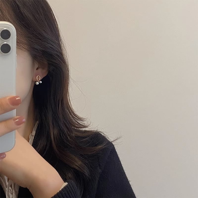 Pearl Stud Faux Earring