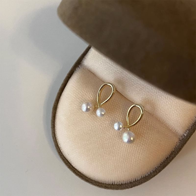 Pearl Stud Faux Earring