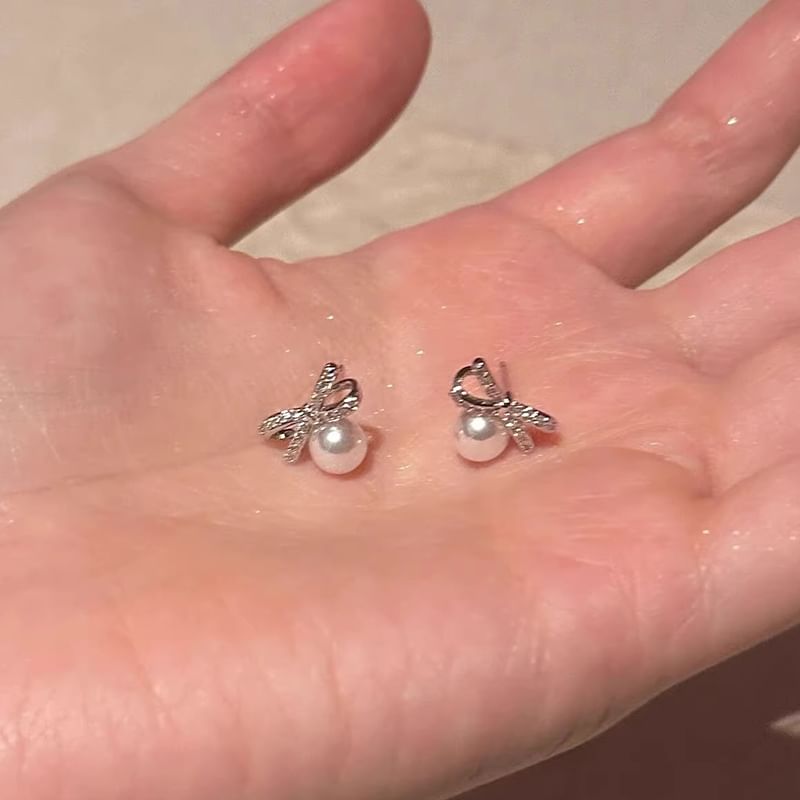 Bow Faux Pearl Earring Stud