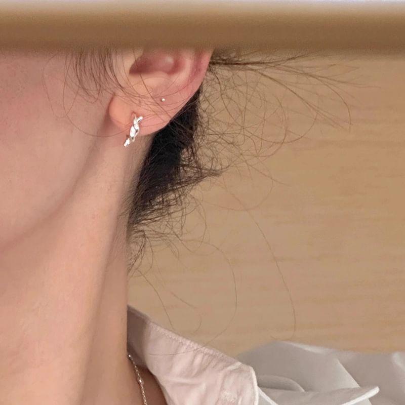 Huggie Twisted Earring