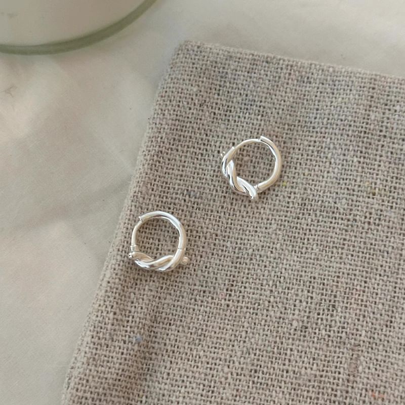 Huggie Twisted Earring