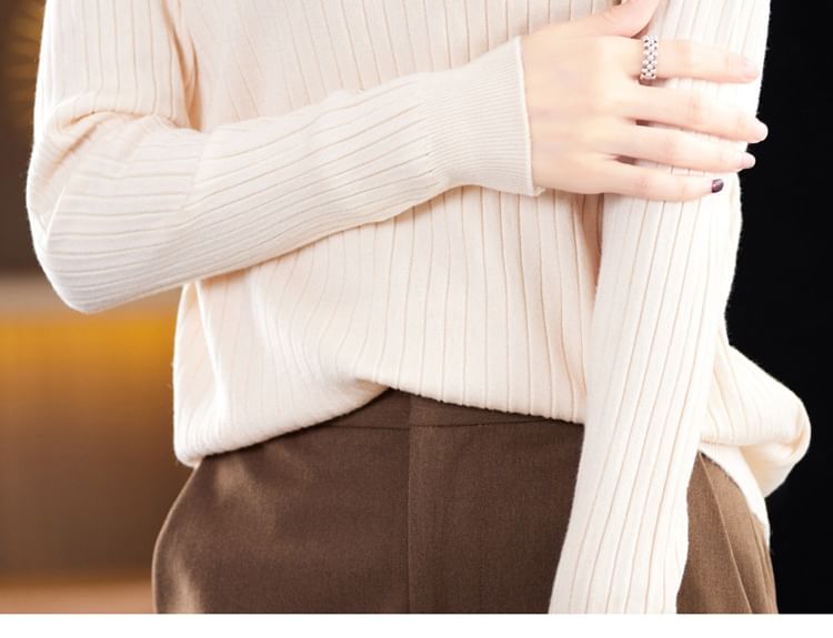 Long-Sleeve Boat Neck Plain Knit Top