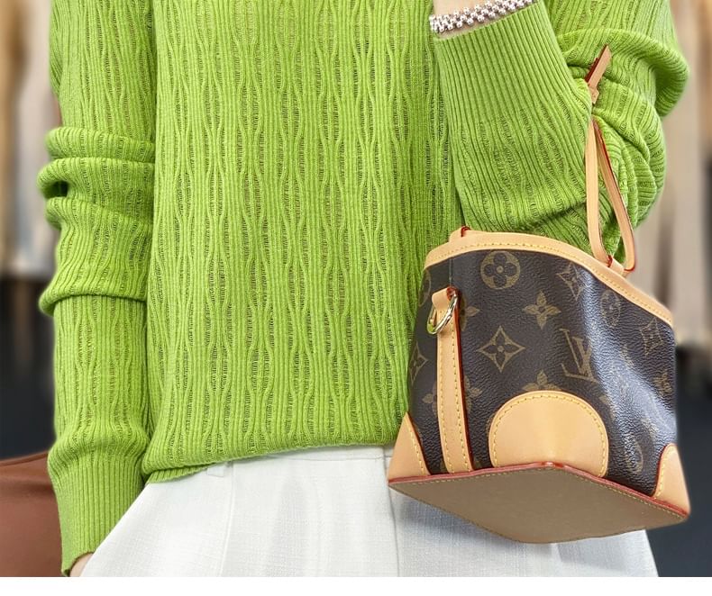 Long Sleeve V-Neck Plain Knit Top