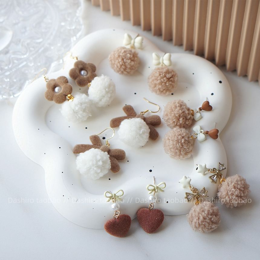 On / Drop Pom Earring Heart Clip