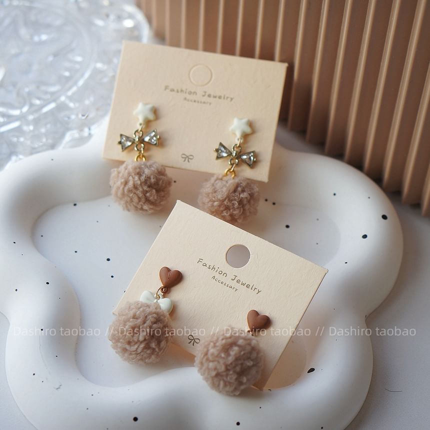 On / Drop Pom Earring Heart Clip