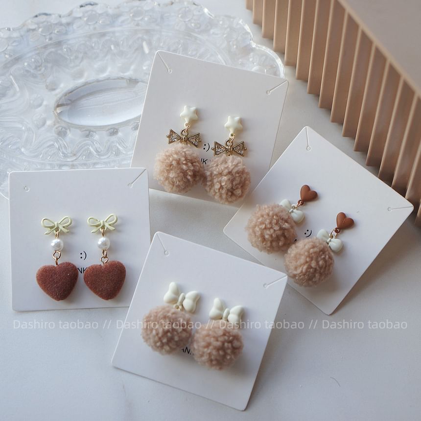 On / Drop Pom Earring Heart Clip