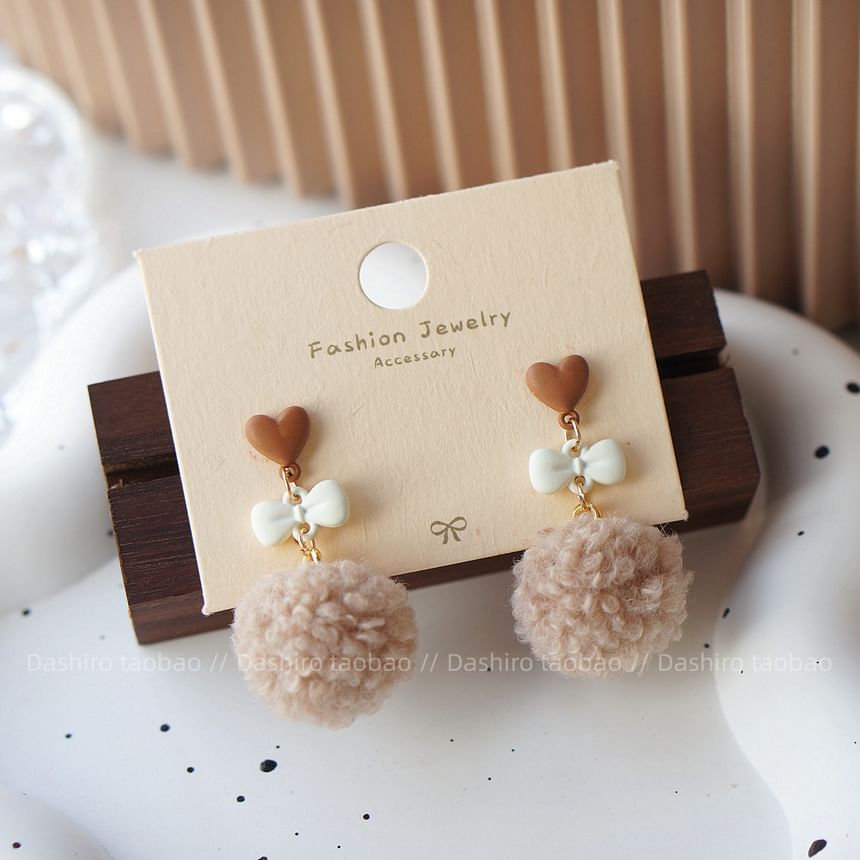 On / Drop Pom Earring Heart Clip