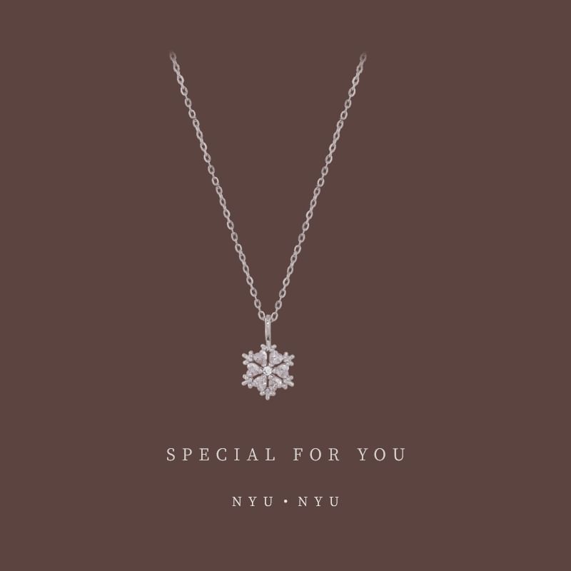 Pendant Snowflake Rhinestone Necklace