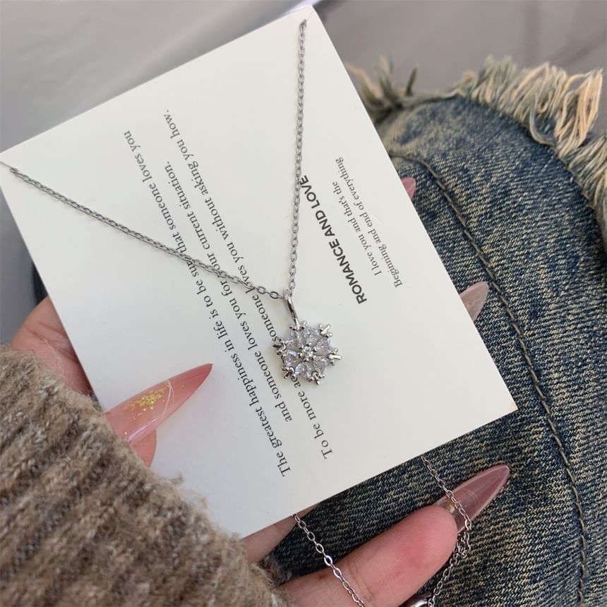 Pendant Snowflake Rhinestone Necklace