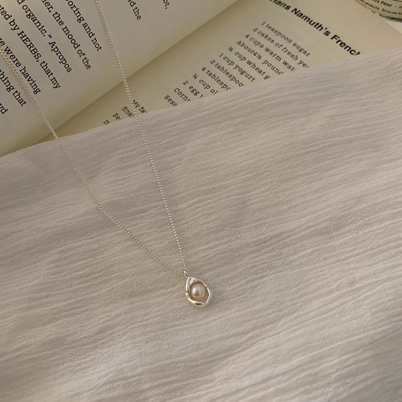 Alloy Pearl Pendant Necklace Faux