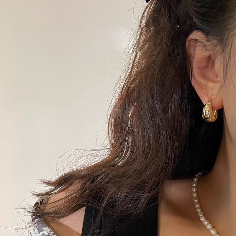 Huggie Rhinestone Earring Polished Alloy