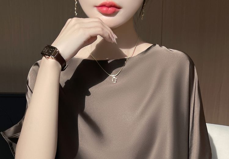 Elbow-Sleeve Round Neck Plain Blouse