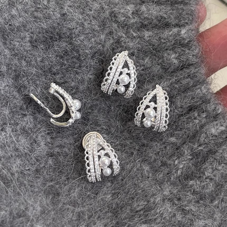Faux Hoop Earring Pearl