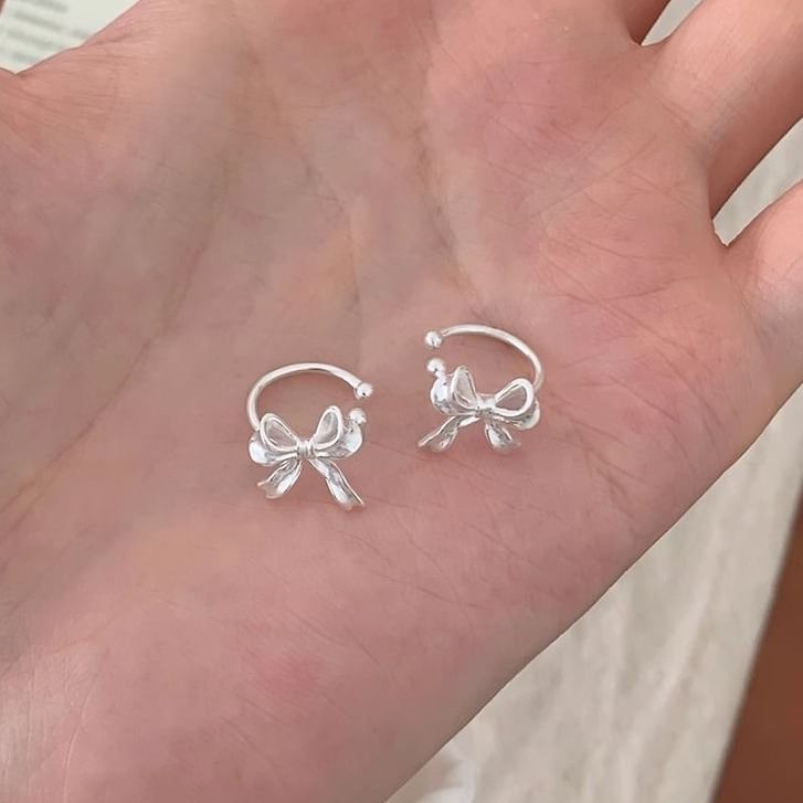 Bow Alloy Ear Cuff