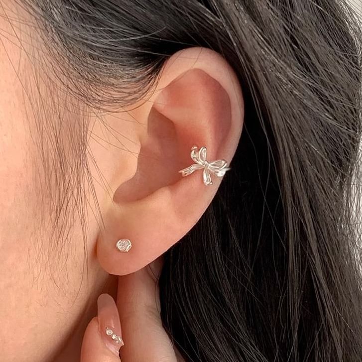 Bow Alloy Ear Cuff
