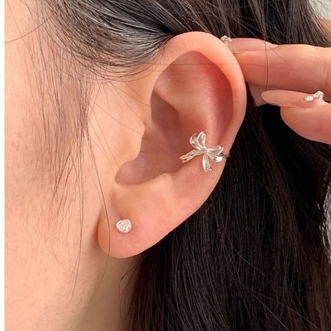Bow Alloy Ear Cuff
