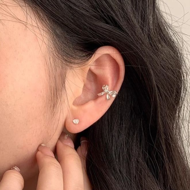 Bow Alloy Ear Cuff