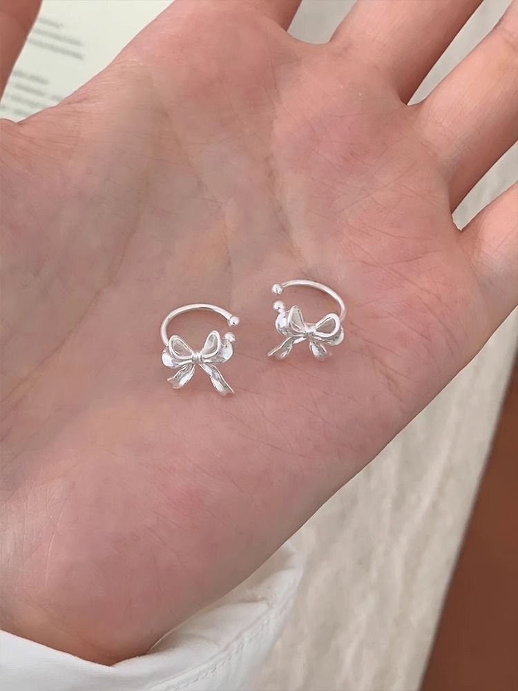 Bow Alloy Ear Cuff