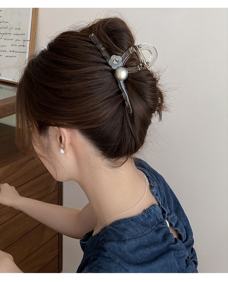 Acrylic Pearl Hair Claw Flower Faux