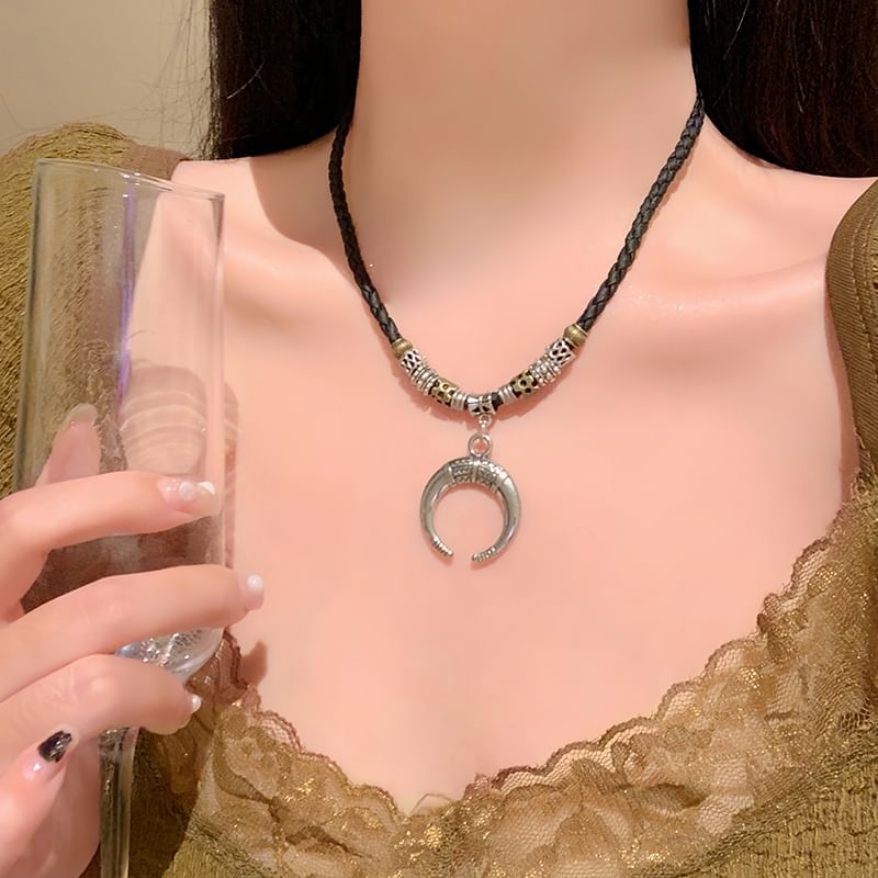 Pendant Crescent Moon Necklace