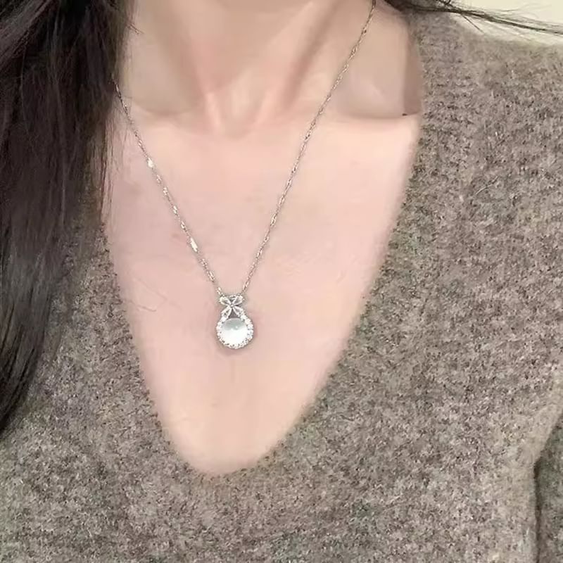 Rhinestone Cabochon Bow Necklace