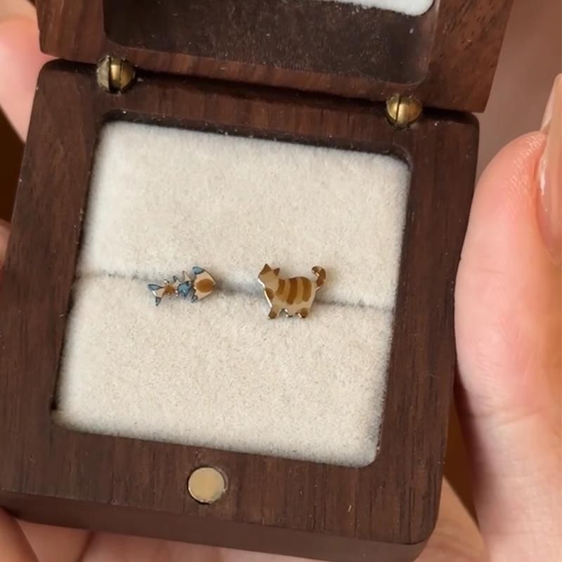 Alloy Stud Asymmetrical Fish Earring Cat