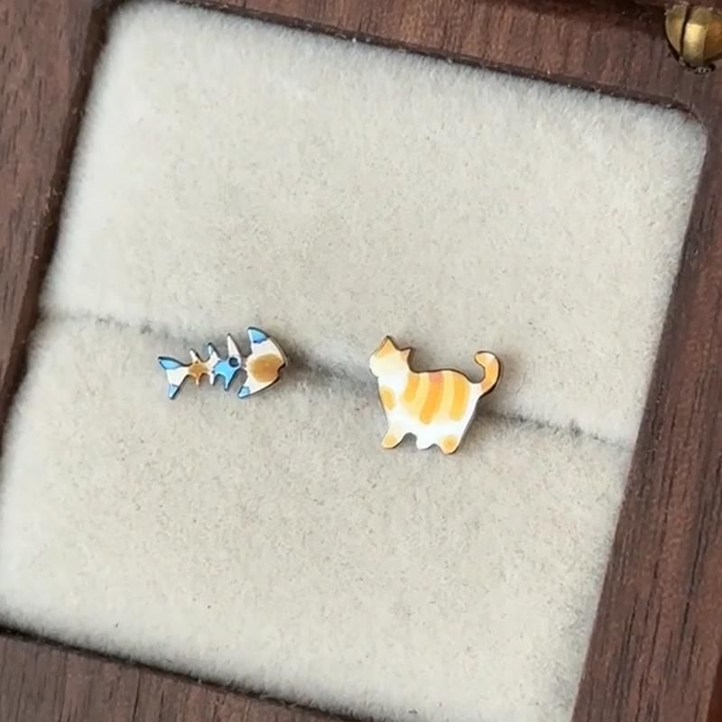 Alloy Stud Asymmetrical Fish Earring Cat