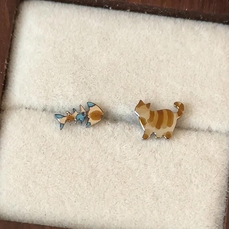 Alloy Stud Asymmetrical Fish Earring Cat