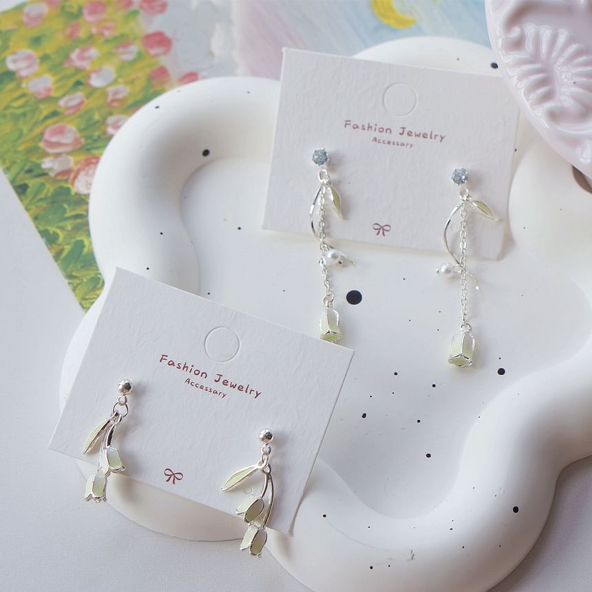 Earring / On Dangle Tulip Clip