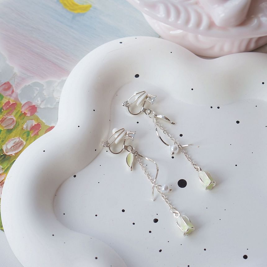 Earring / On Dangle Tulip Clip