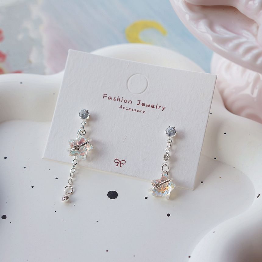 On / Clip Earring Asymmetrical Star Dangle