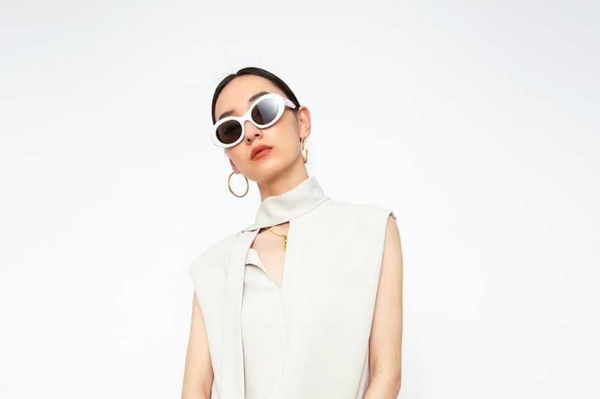 Sleeveless Plain Top / High Waist Straight Leg Pants