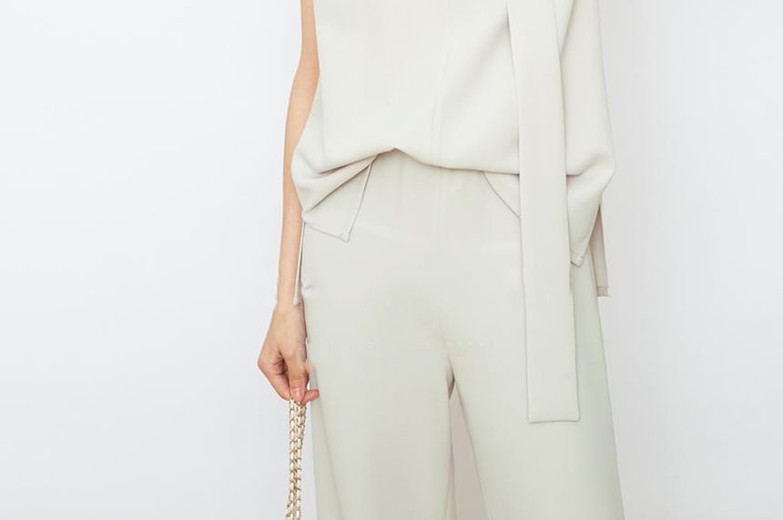 Sleeveless Plain Top / High Waist Straight Leg Pants
