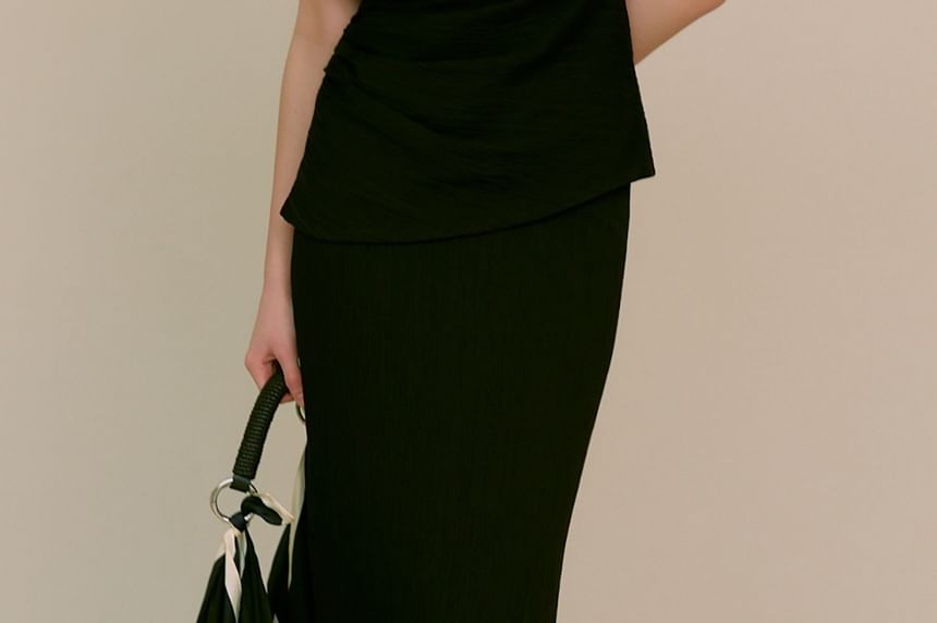 Short-Sleeve Asymmetrical Top / High Waist Maxi Skirt