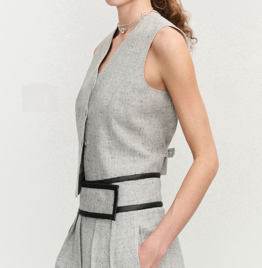 Sleeveless V-Neck Top / High Rise Straight Leg Dress Pants / Skirt