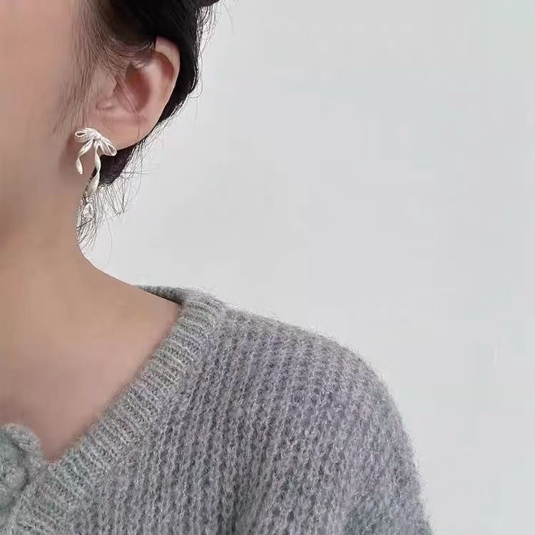 Earring / Rhinestone Bow Drop Clip-On