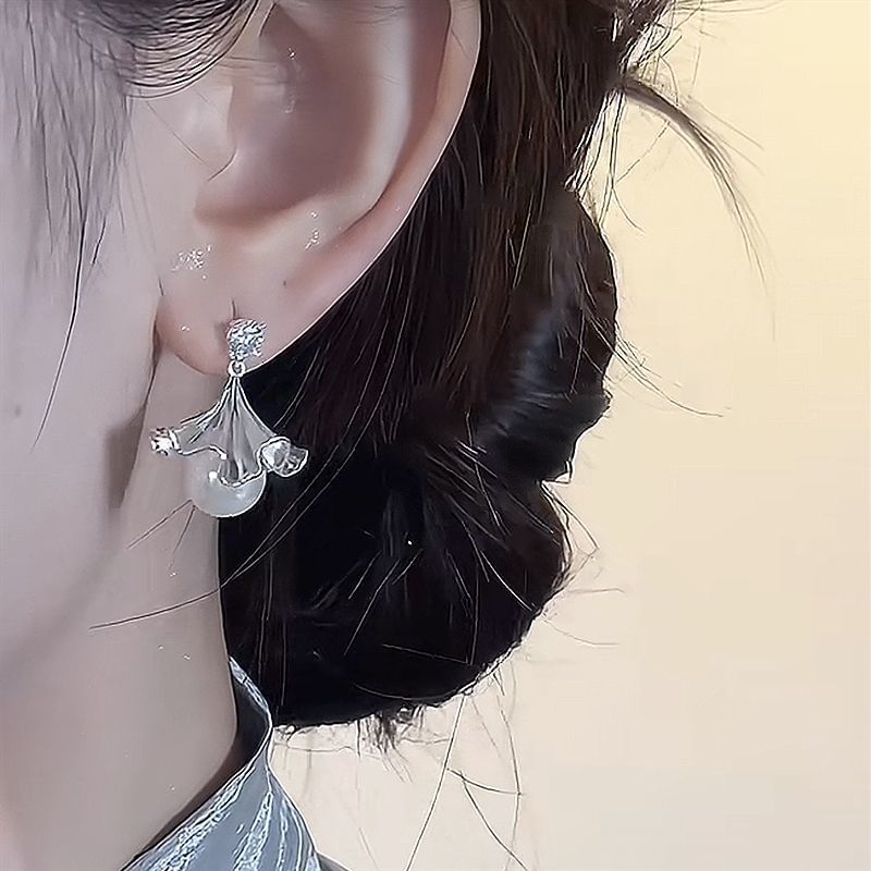 Ginkgo Faux Pearl Drop Earring Rhinestone