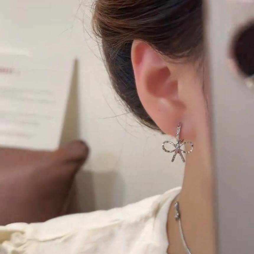 Drop Earring Huggie Bow