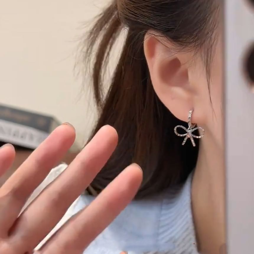 Drop Earring Huggie Bow