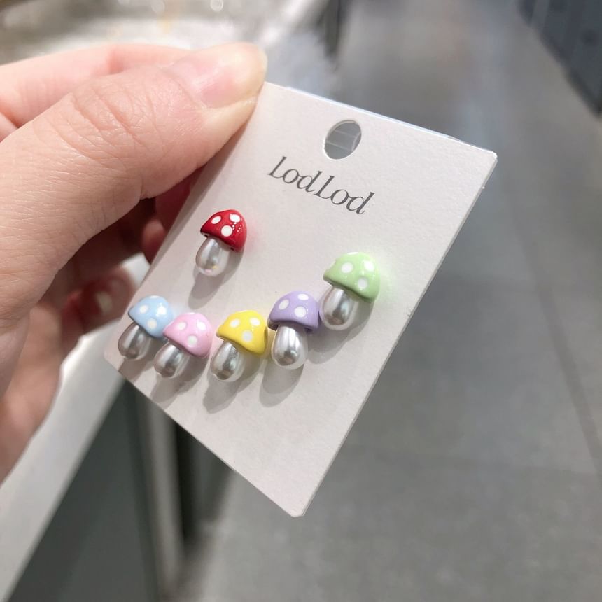 Set Mushroom 6: of Stud Ear