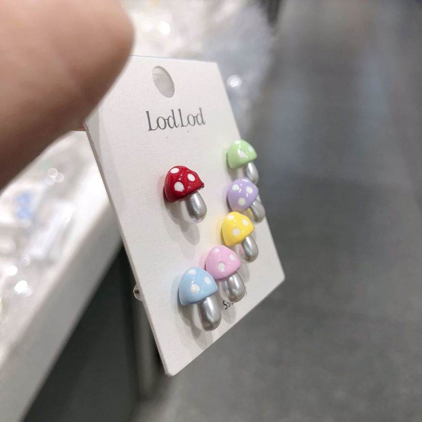 Set Mushroom 6: of Stud Ear