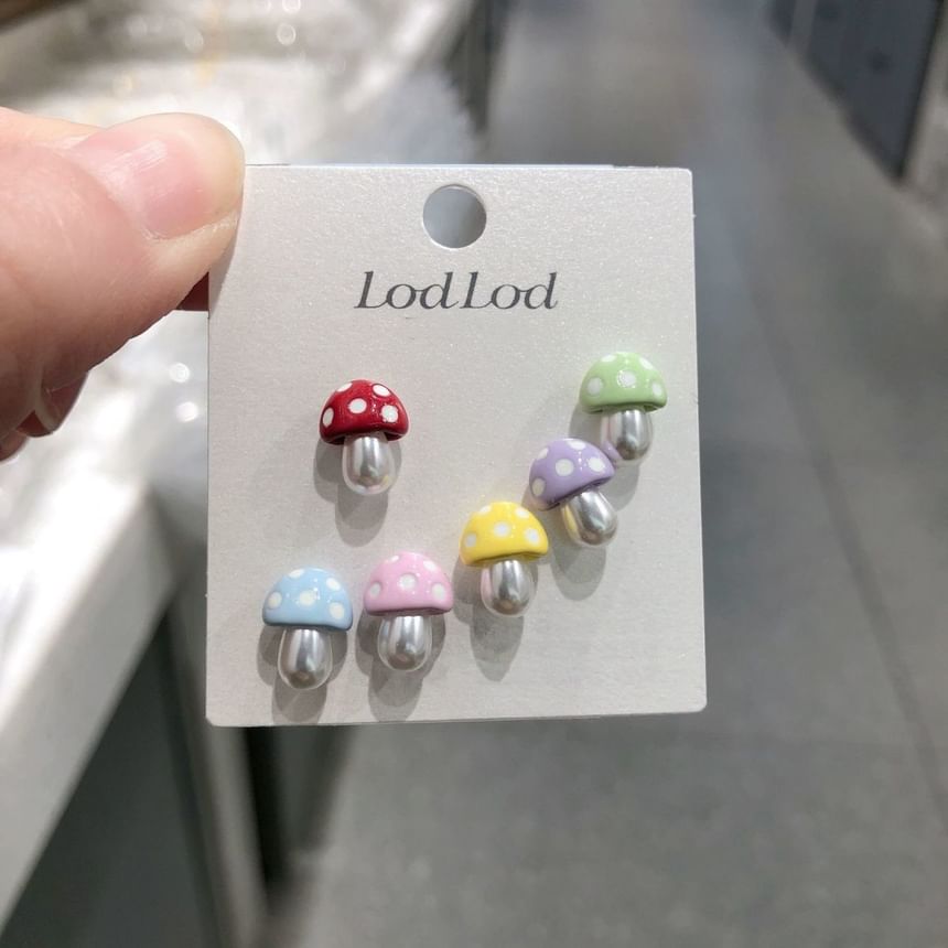 Set Mushroom 6: of Stud Ear
