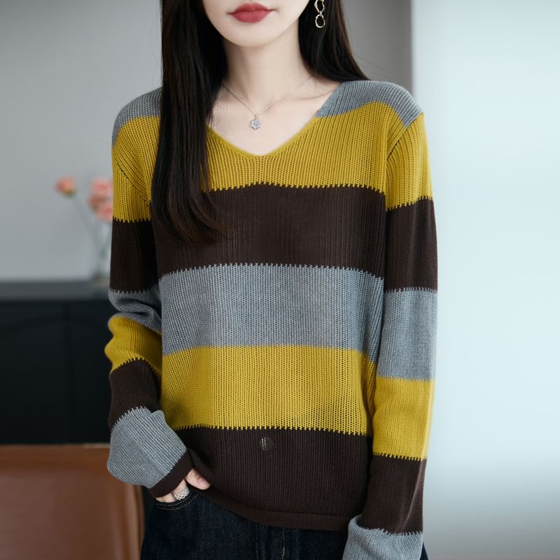 Long-Sleeve V-Neck Color Block Knit Top