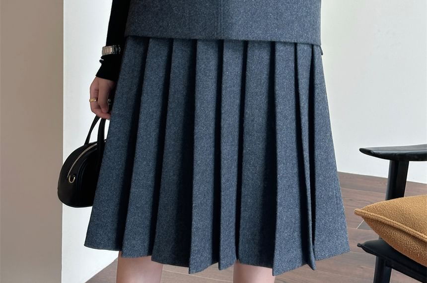 Round Neck Melange Flower Accent Vest / High Rise Pleated A-Line Skirt