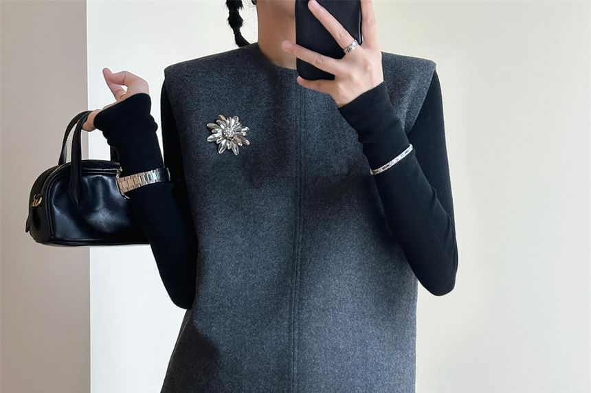 Round Neck Melange Flower Accent Vest / High Rise Pleated A-Line Skirt