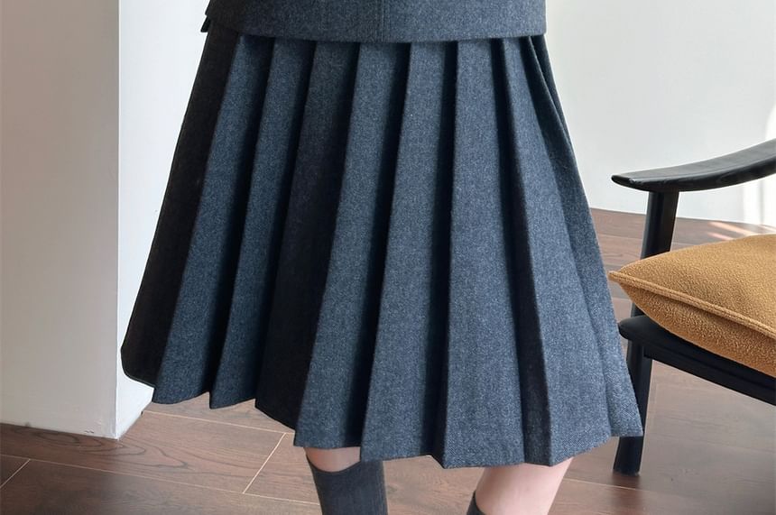 Round Neck Melange Flower Accent Vest / High Rise Pleated A-Line Skirt