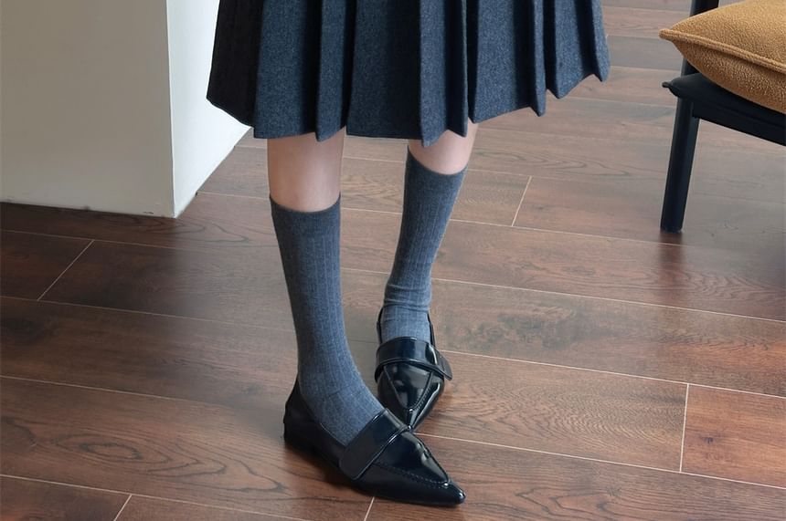 Round Neck Melange Flower Accent Vest / High Rise Pleated A-Line Skirt