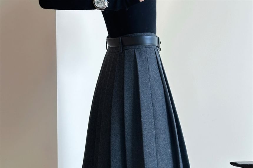 Round Neck Melange Flower Accent Vest / High Rise Pleated A-Line Skirt