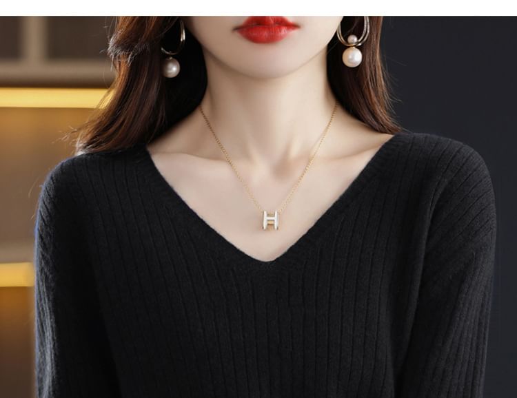 Long-Sleeve V-Neck Plain Knit Top